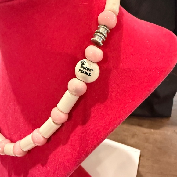 Parrot Pearls Ceramic Vintage Piglet Necklace - Picture 6 of 12